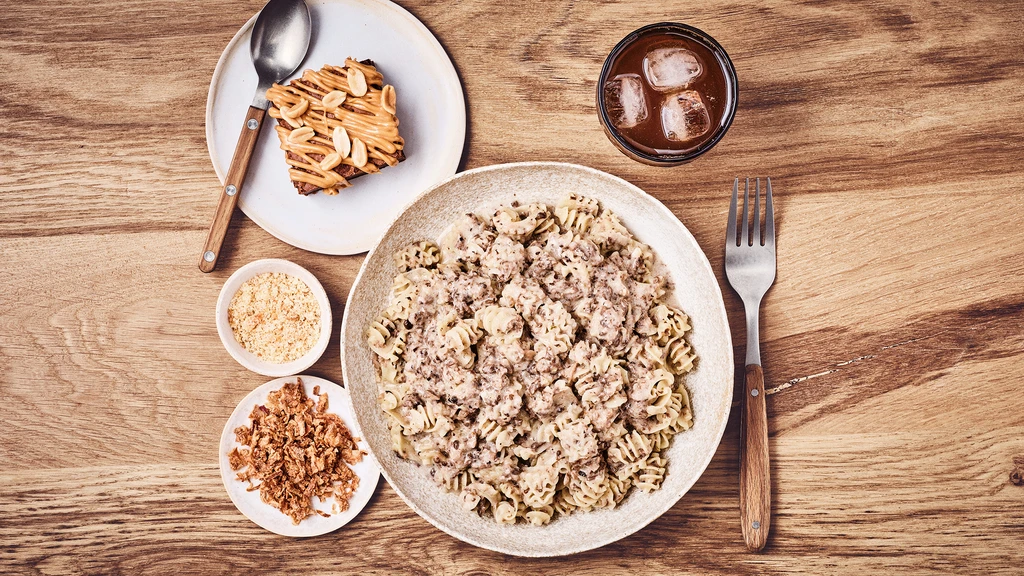 Pâtes fraîches Champi-Truffles, brownie beurre de cacahuète, thé glacé, toppins